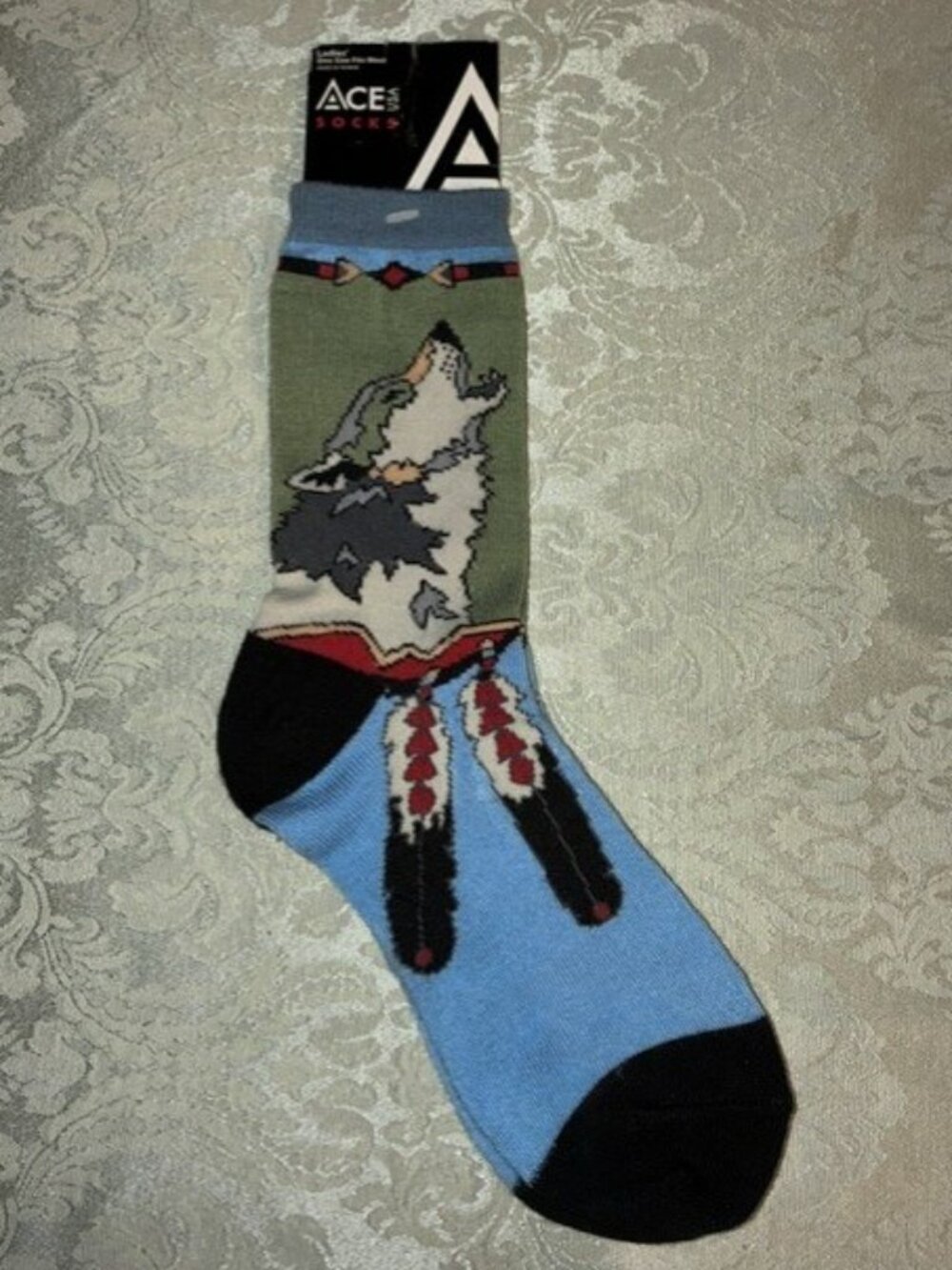 NWT ACE USA Howling Wolf with Feathers Socks Native American Inspired One Size
